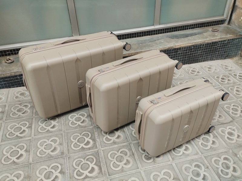 juego maleta viaje beige plastico 1u